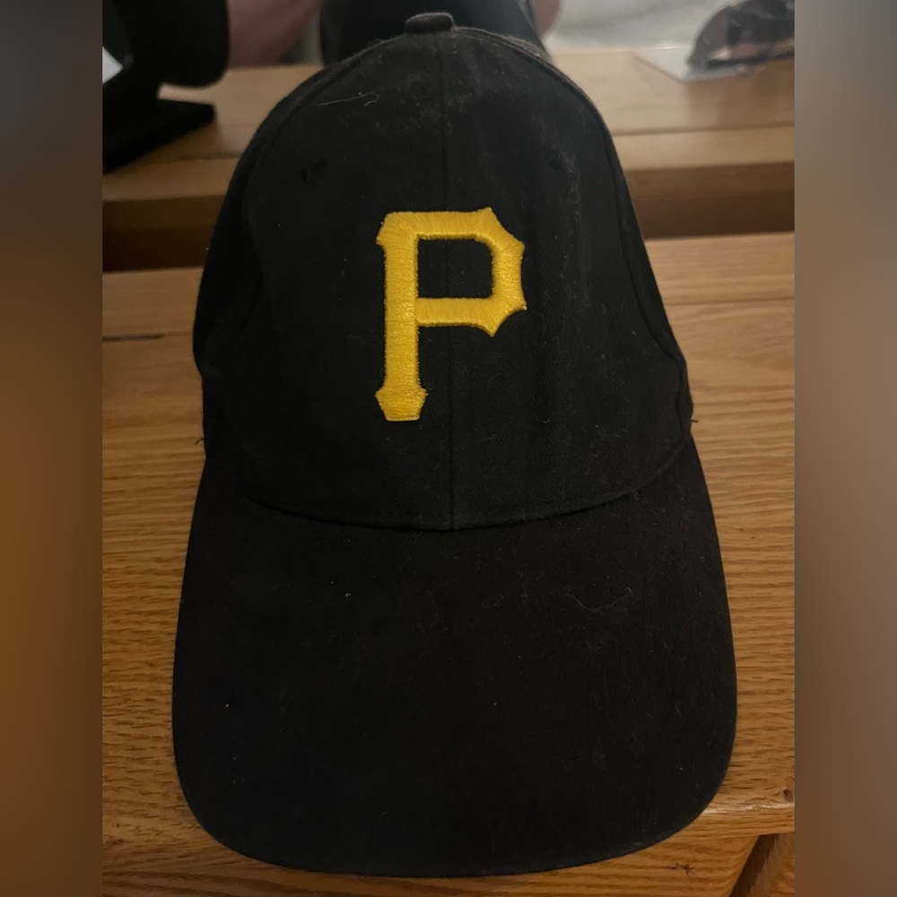 Vintage Pittsburgh Pirates Black Adjustable Baseball Cap
